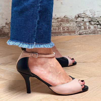 Noirella™ | Pumps mit mittelhohem Absatz und Knöchelriemen