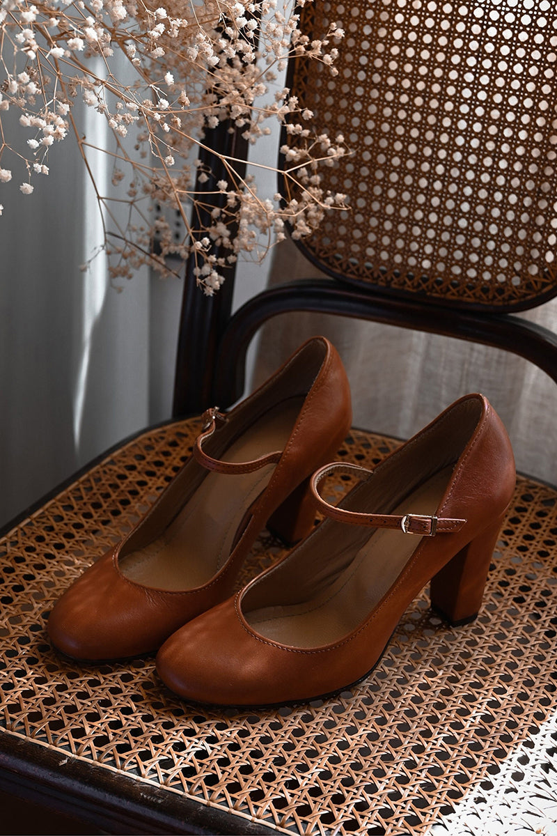 Bravina | Tägliche Sandalen mit Riemen und kleinem Absatz