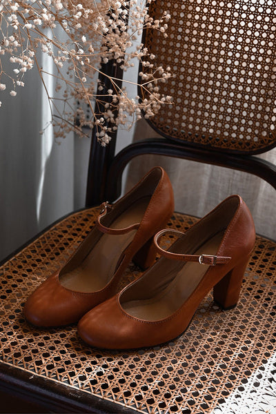 Bravina | Tägliche Sandalen mit Riemen und kleinem Absatz