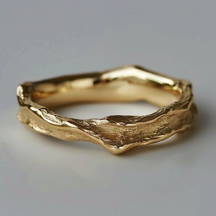 Edith® | Vintage Ring aus geschmiedetem Gold