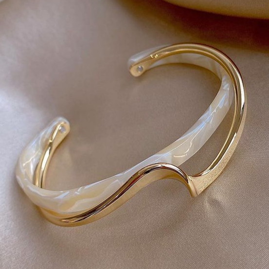 Vela® | Eleganter Goldarmband mit Weißopal